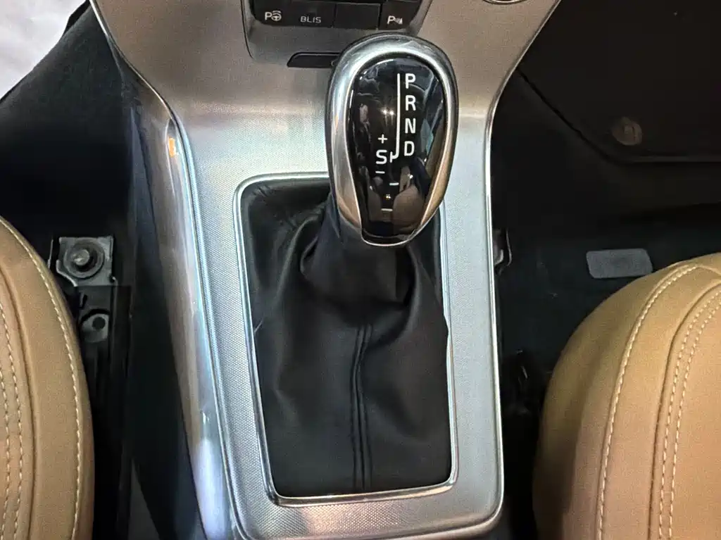 Volvo V40 2017 — фото 14