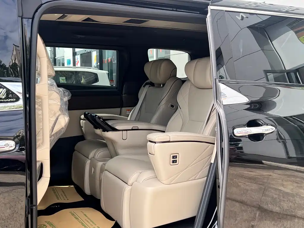 Toyota Alphard — фото 6