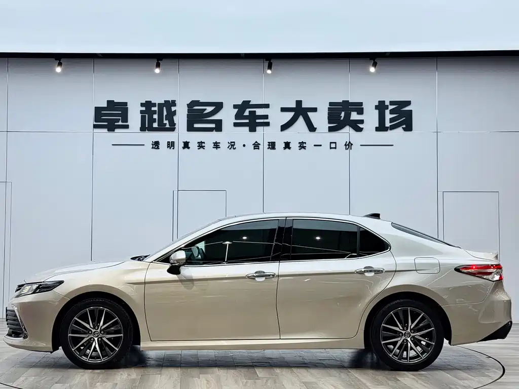 Toyota Camry 2021 — фото 4