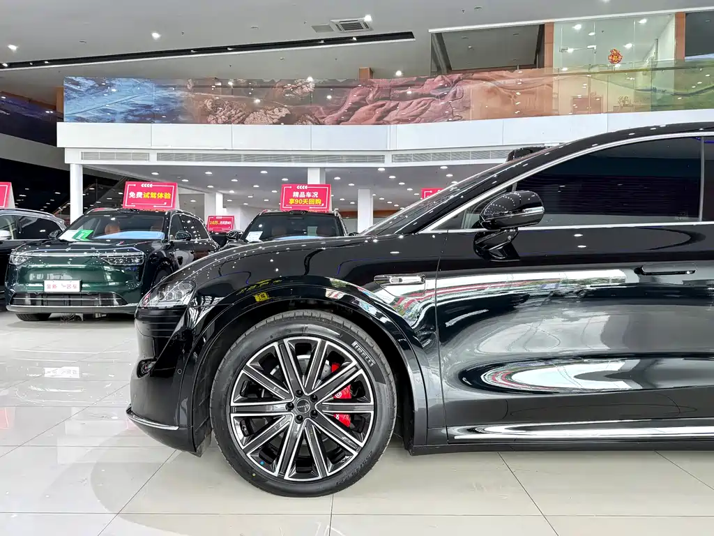 Luxeed Zhijie R7 2025