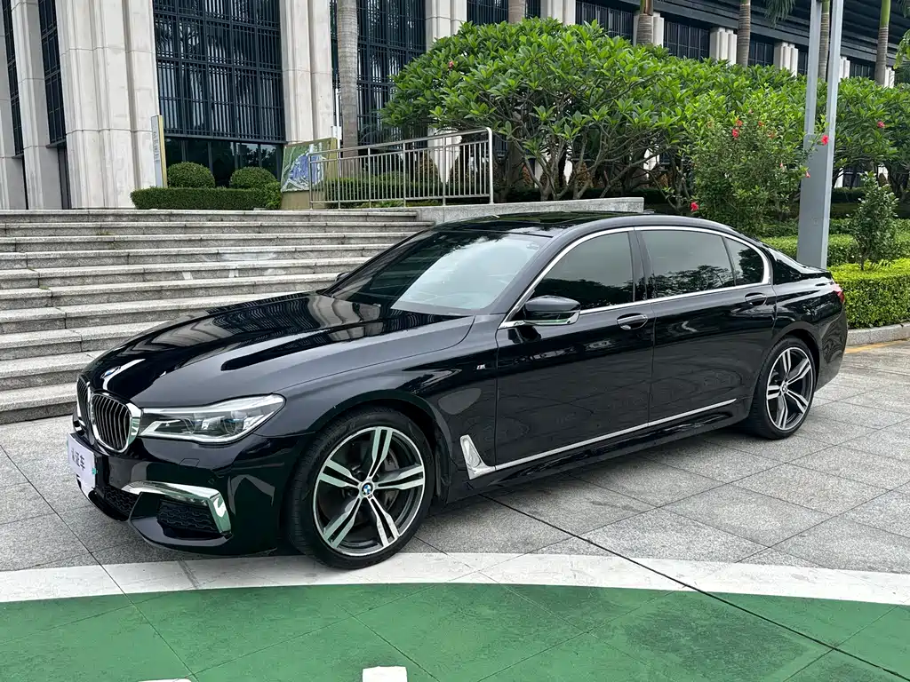 BMW 7 Series 2018 — фото 1