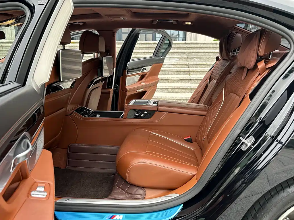 BMW 7 Series 2018 — фото 6