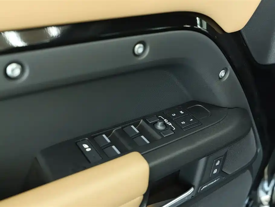 Land Rover Defender 2026 — фото 13