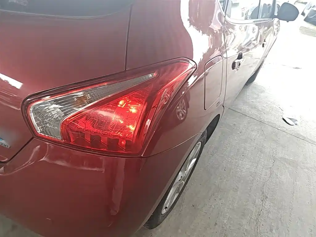 Nissan Tiida 2016 — фото 8