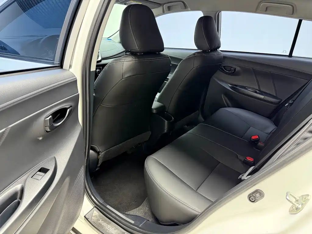 Toyota Yaris L 2022 — фото 15