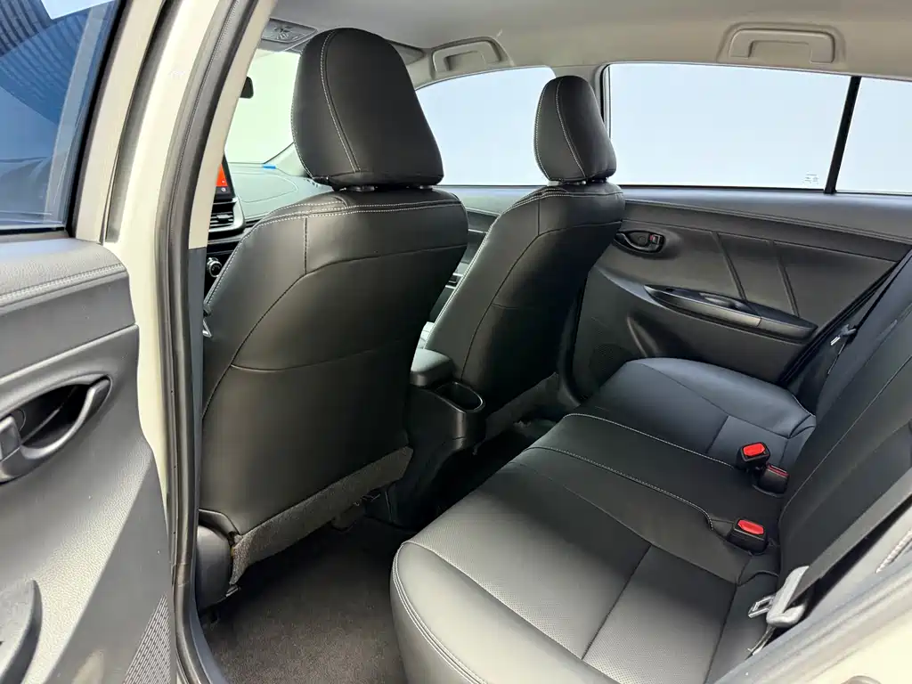 Toyota Yaris L 2022 — фото 11