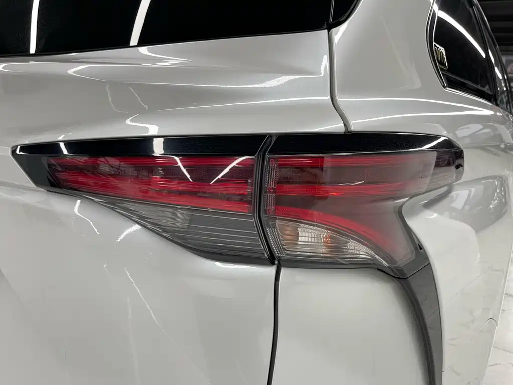 Toyota Sienna 2022 — фото 26