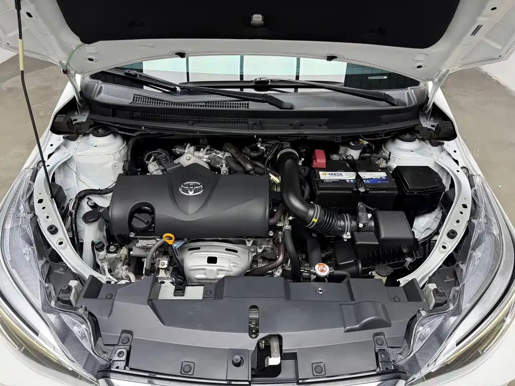 Toyota Yaris L 2022 — фото 18