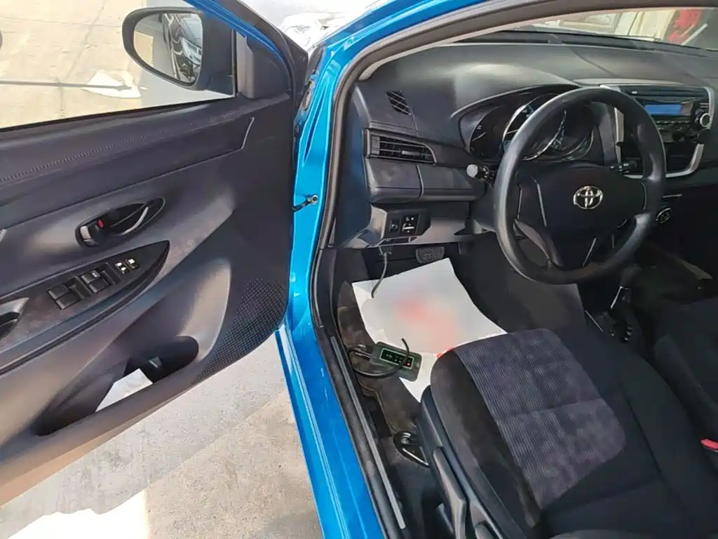 Toyota Yaris L 2018 — фото 16