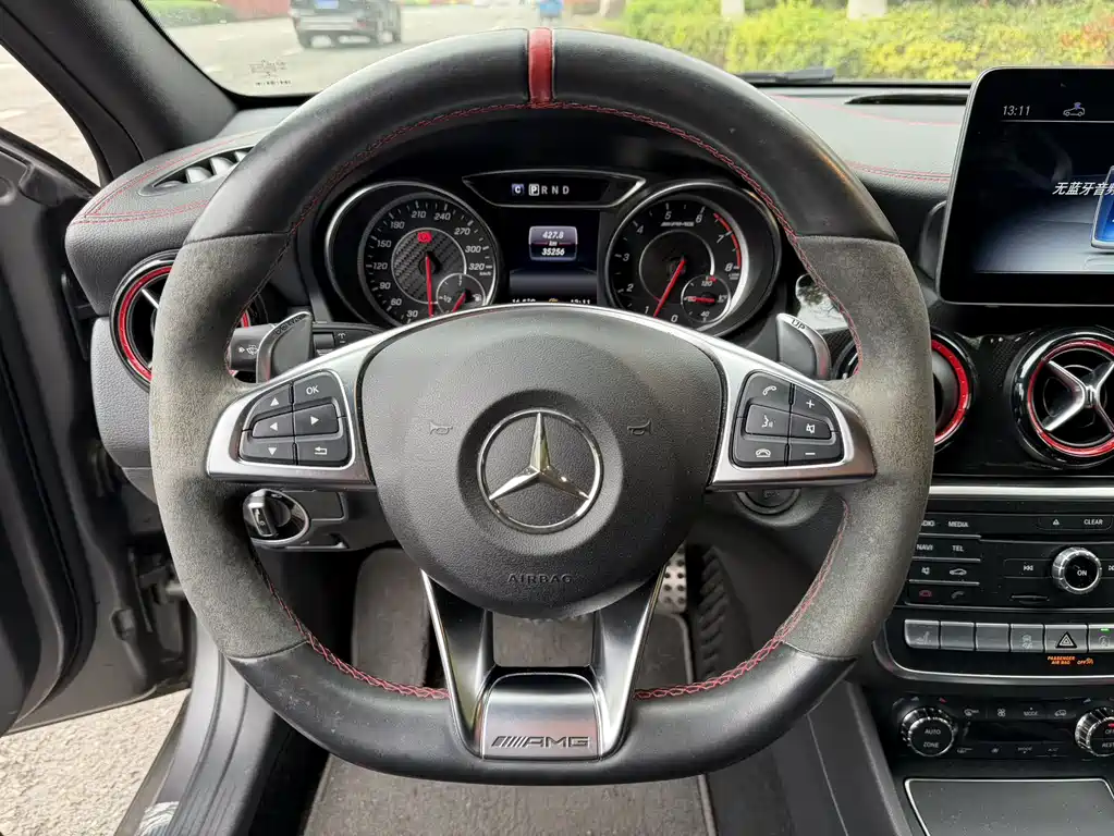 Mercedes-Benz GLA AMG 2018 — фото 8