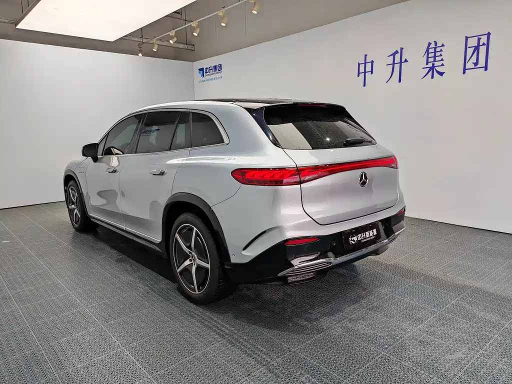 Mercedes-Benz EQS SUV 2023
