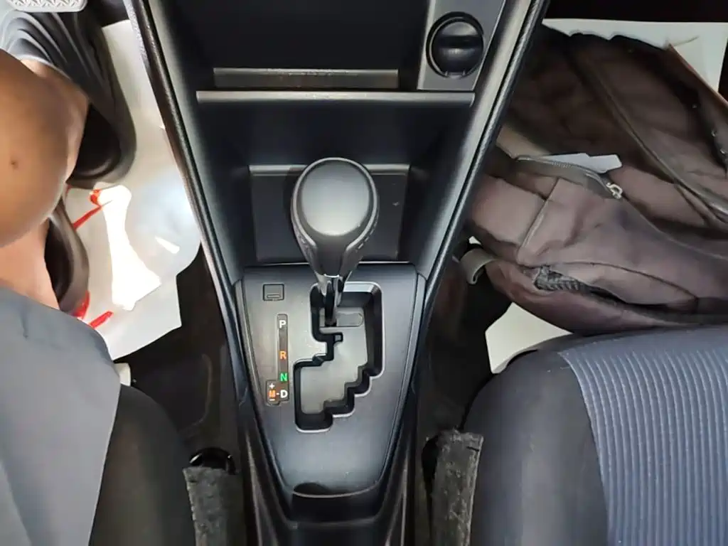 Toyota Yaris L 2018 — фото 14
