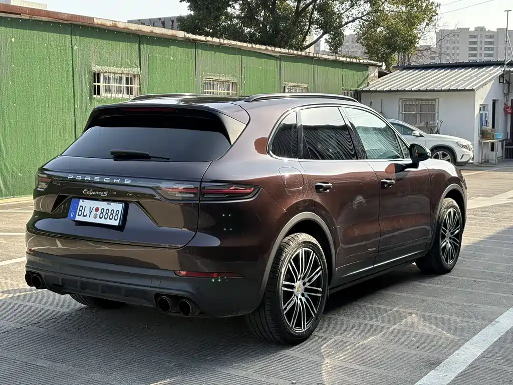 Porsche Cayenne 2017 — фото 9