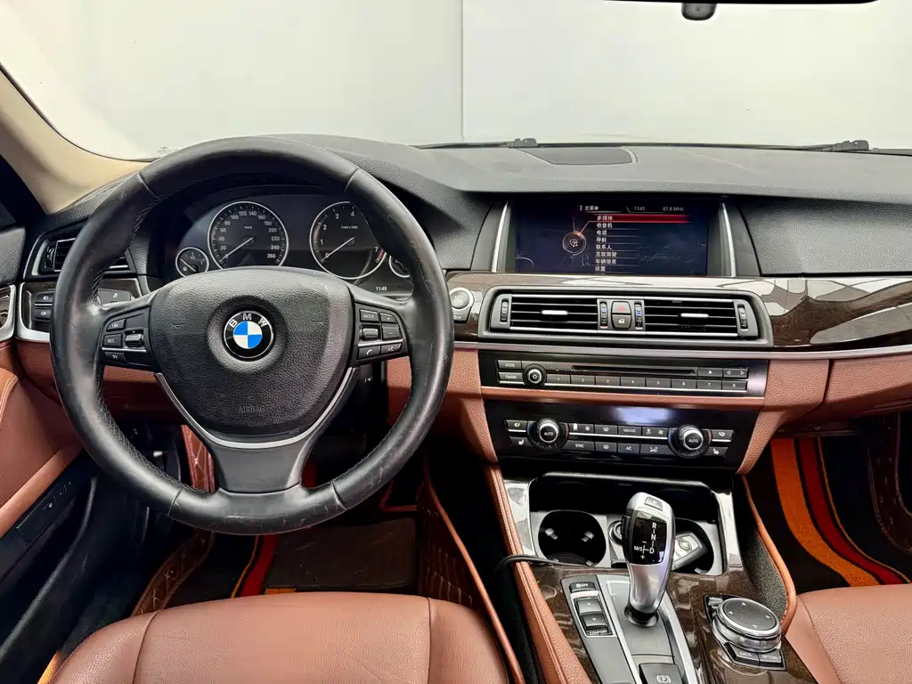 BMW 5 Series 2016 — фото 18