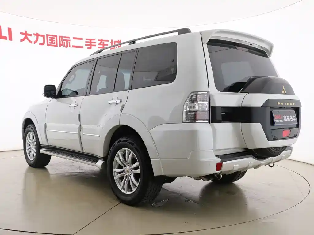 Mitsubishi Pajero 2019 — фото 14