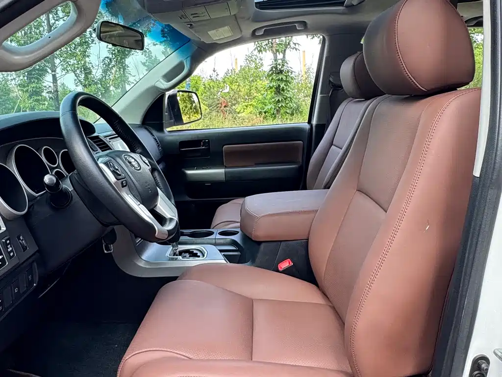 Toyota Sequoia 2016 — фото 11