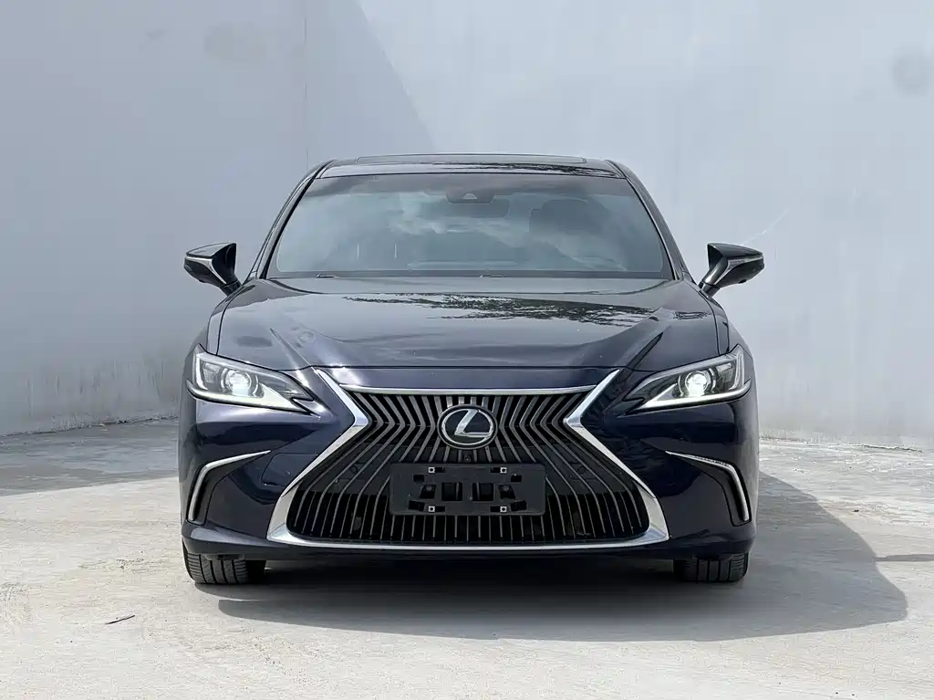Lexus ES 2020
