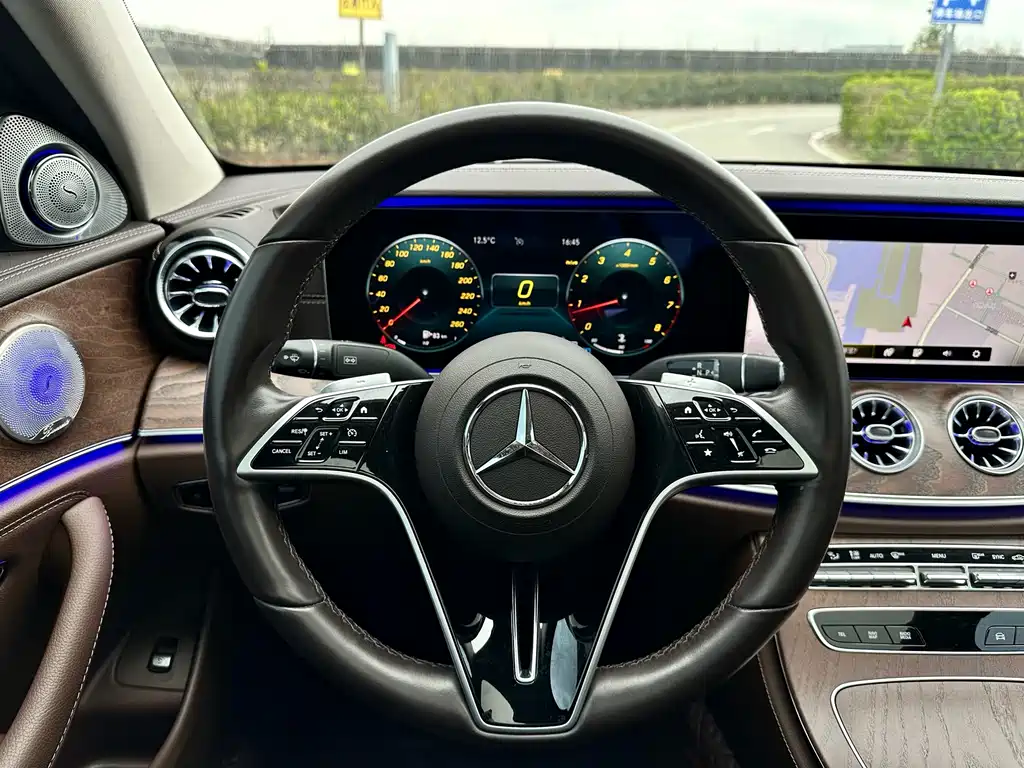 Mercedes-Benz E-Class 2023 — фото 16
