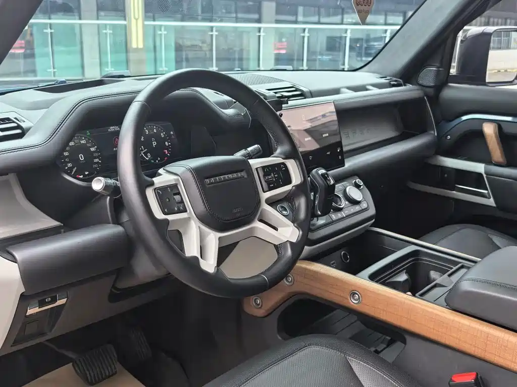 Land Rover Defender 2022