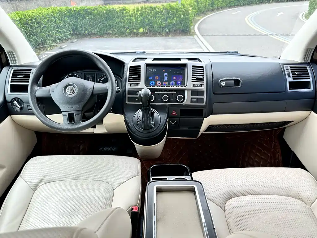 Volkswagen Caravelle 2015 — фото 13