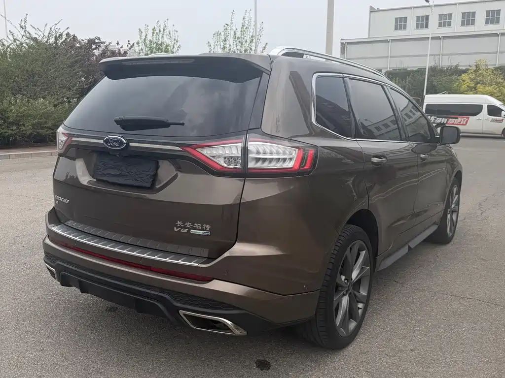 Ford Edge 2018 — фото 17