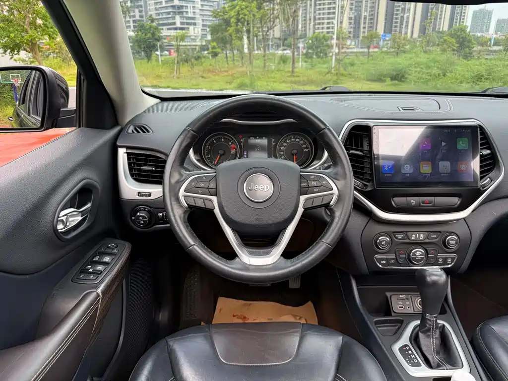 Jeep Cherokee 2016 — фото 12