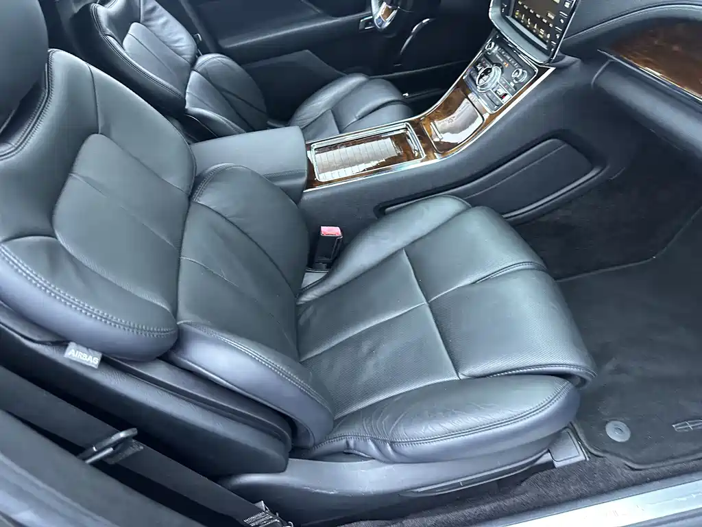 Lincoln Continental 2017 — фото 16