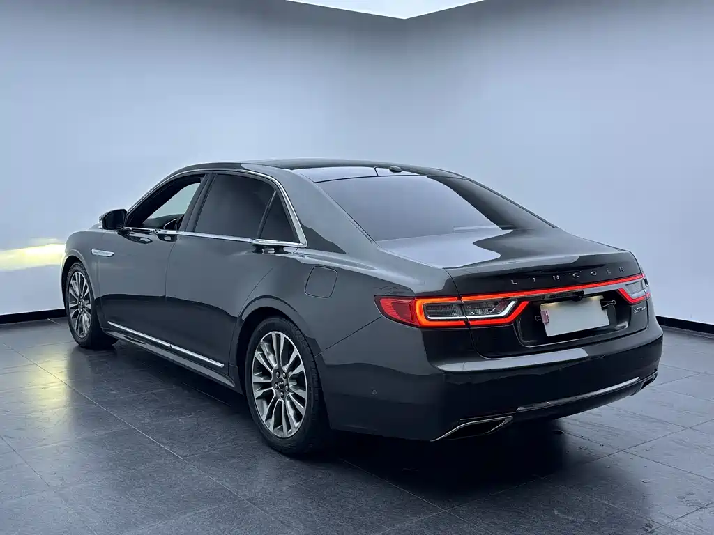 Lincoln Continental 2017 — фото 21