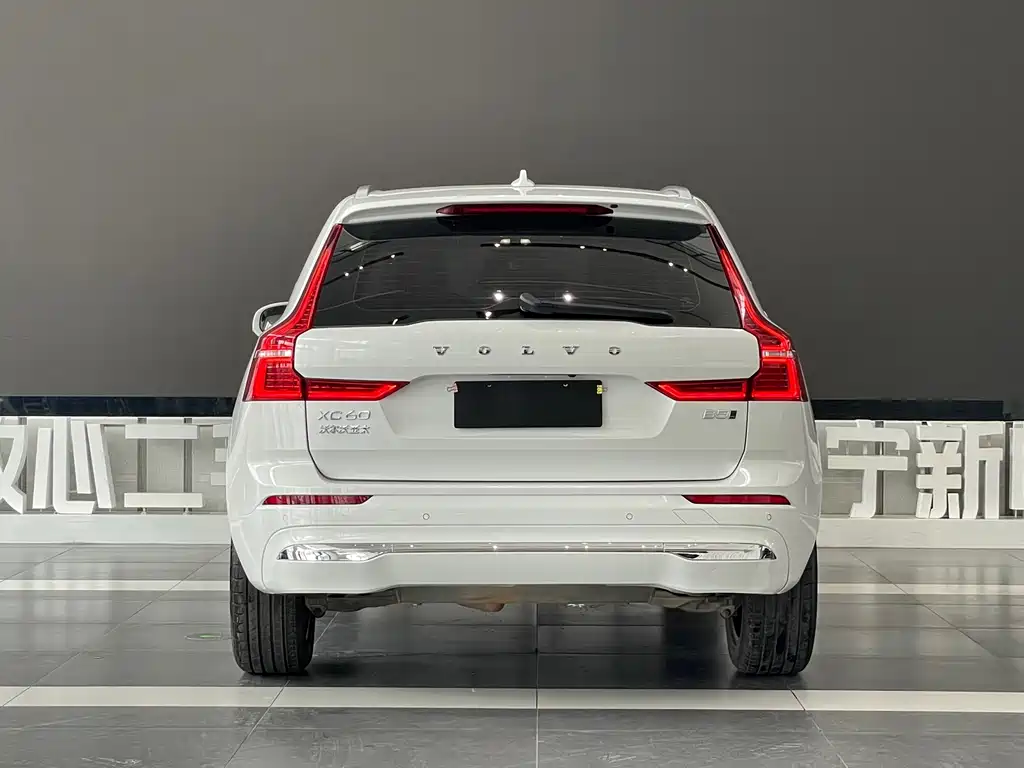 Volvo XC60 2022 — фото 5