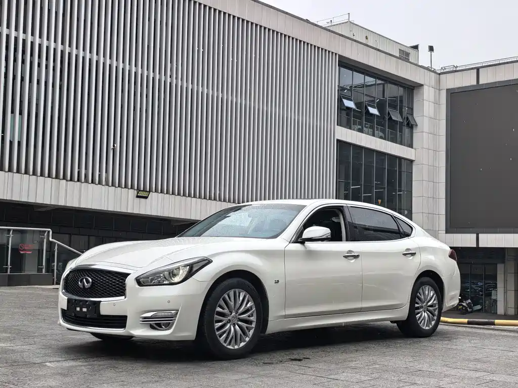 Infiniti Q70 2019 — фото 1