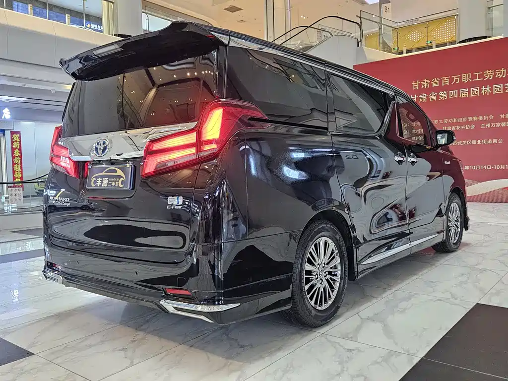 Toyota Alphard 2019 — фото 27