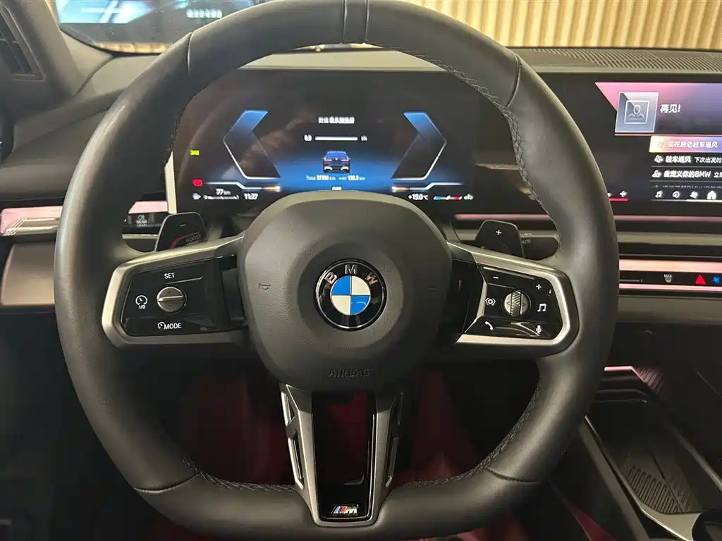 BMW 5 Series 2025 — фото 10