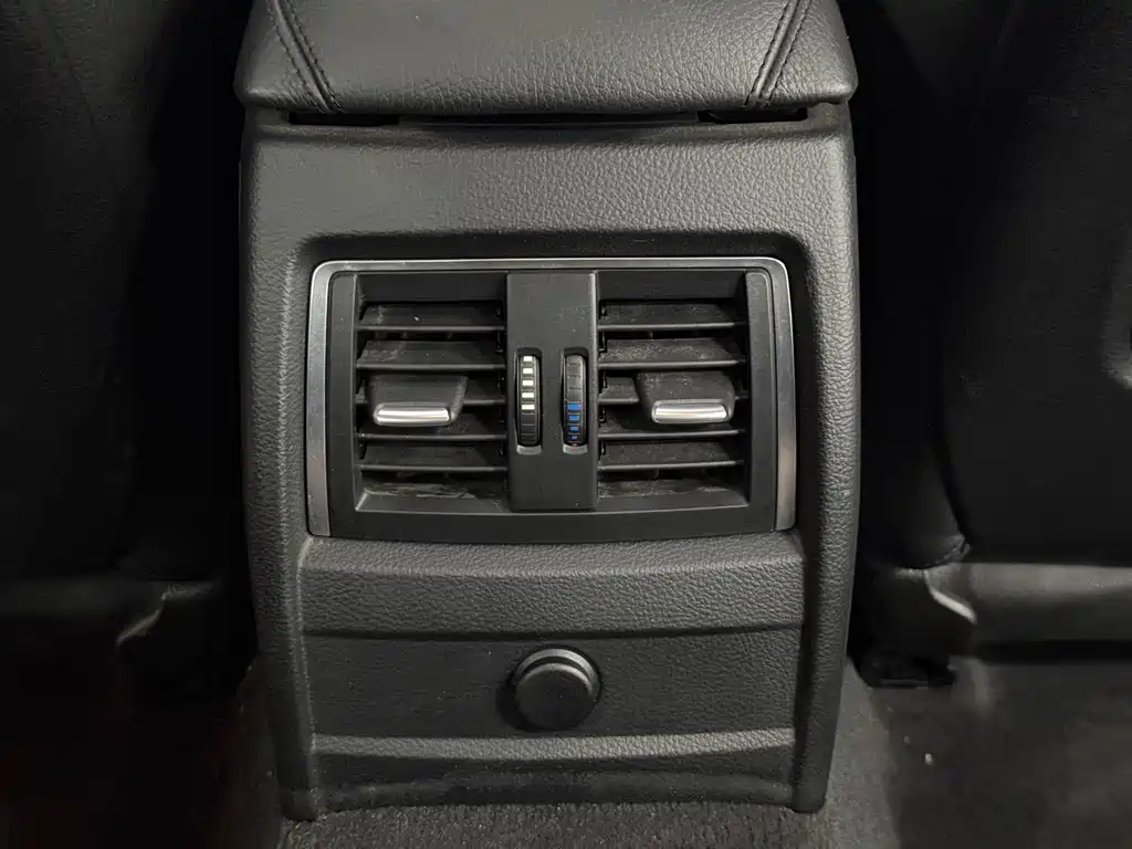 BMW 3 Series 2018 — фото 19
