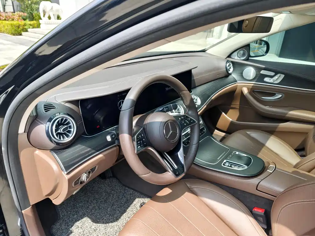 Mercedes-Benz E-Class 2021 — фото 23