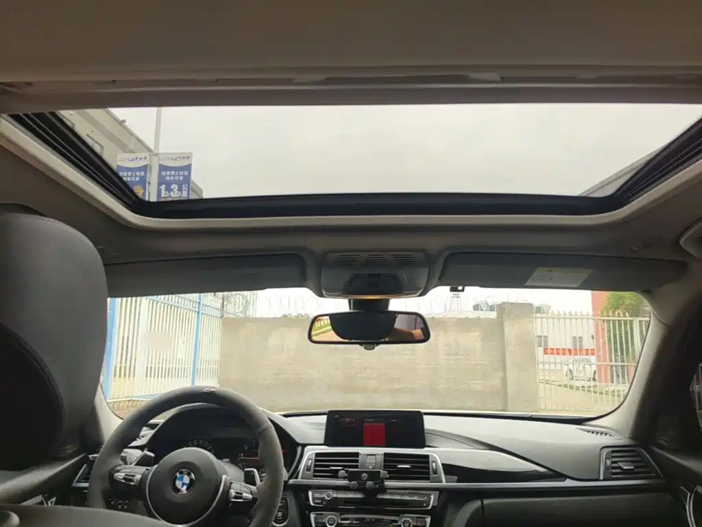 BMW 3 Series 2018 — фото 18