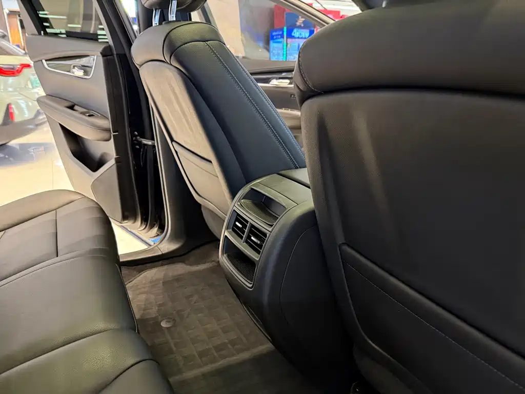 Cadillac XT5 2021 — фото 15