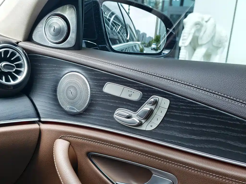 Mercedes-Benz E-Class 2021 — фото 17