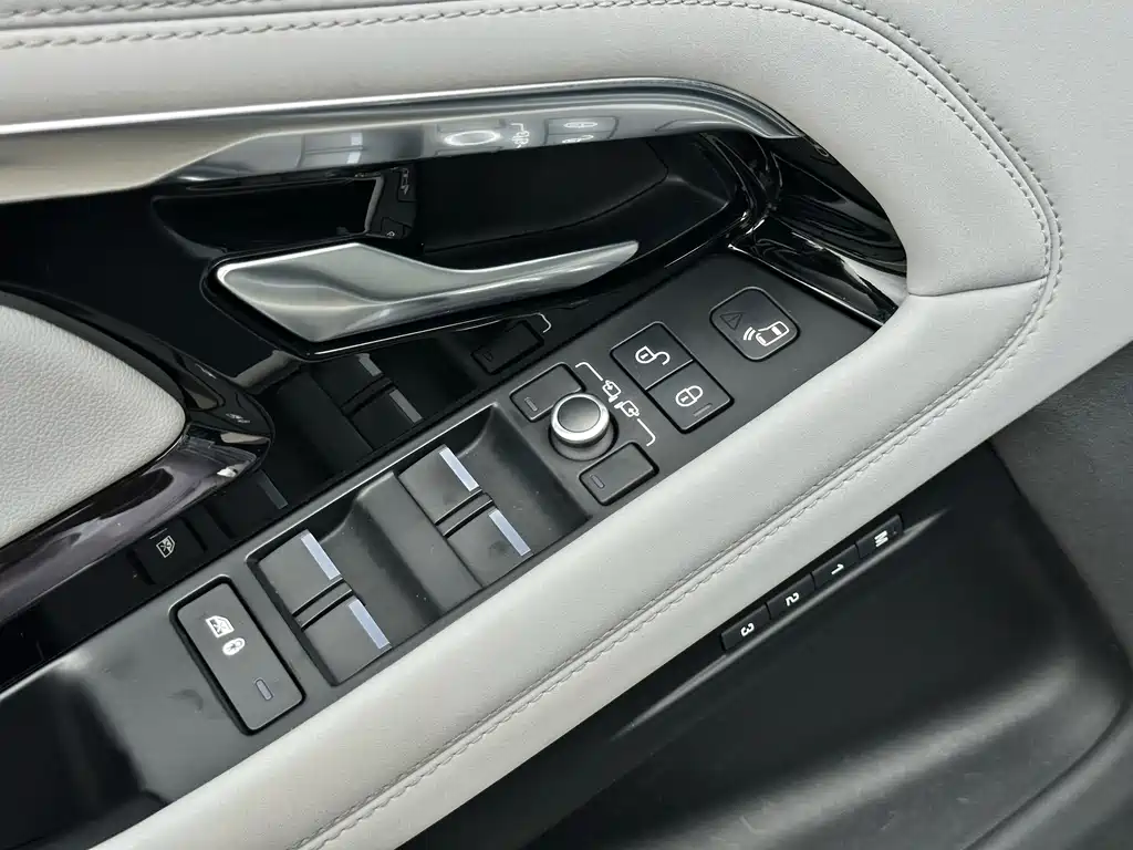 Land Rover Evoque 2021 — фото 8