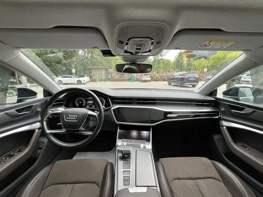 Audi A7L 2024 — фото 12