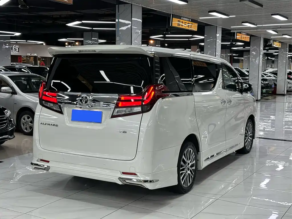 Toyota Alphard 2017 — фото 5