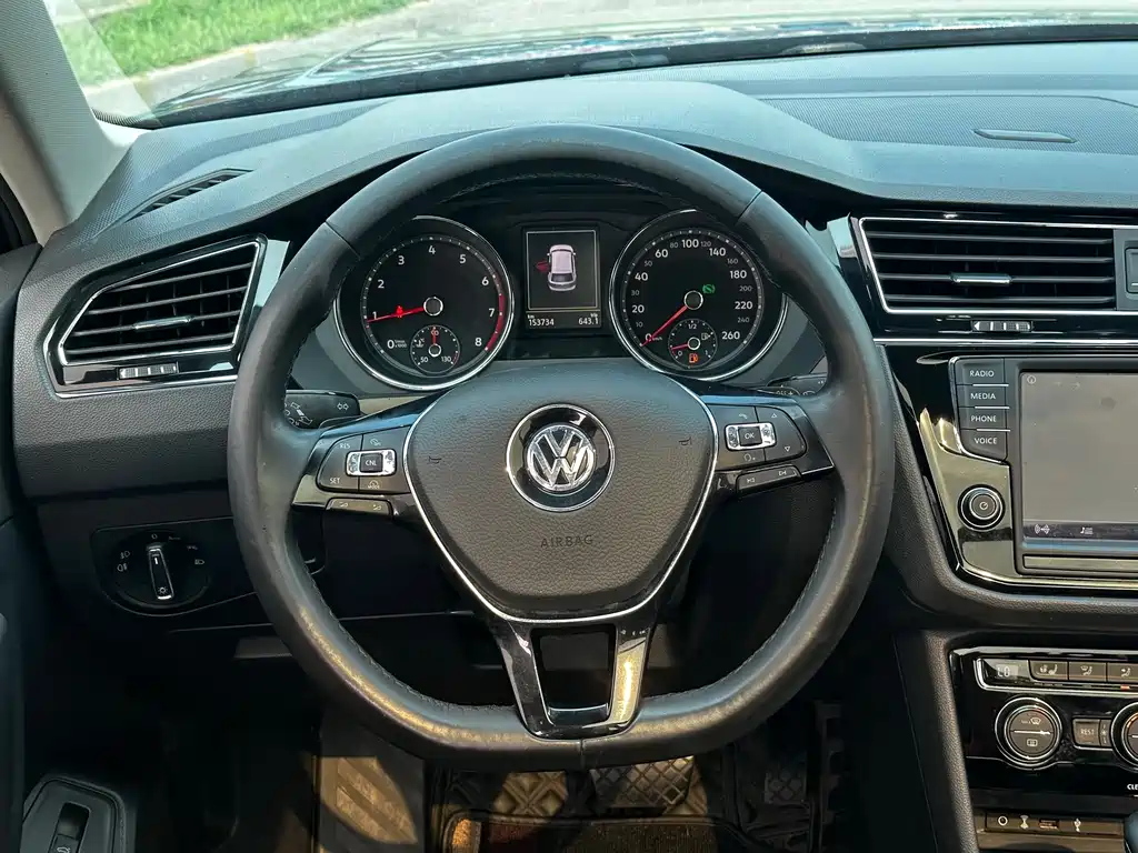 Volkswagen Tiguan L 2018 — фото 8