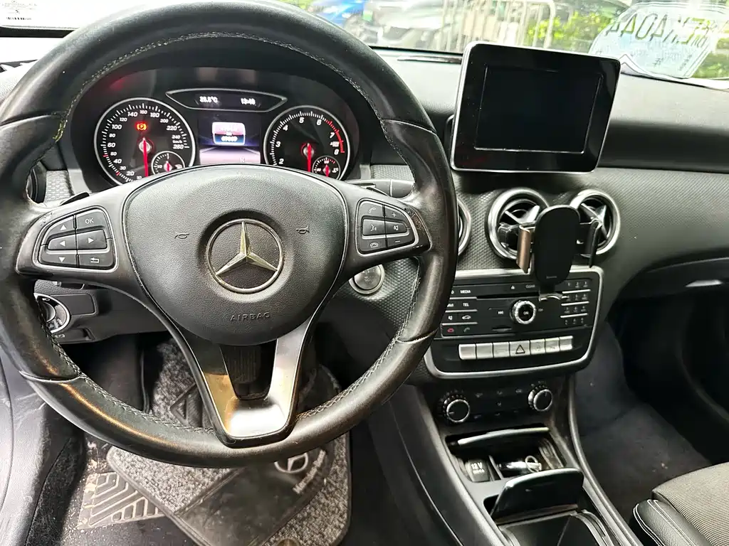 Mercedes-Benz A-Class 2016 — фото 12
