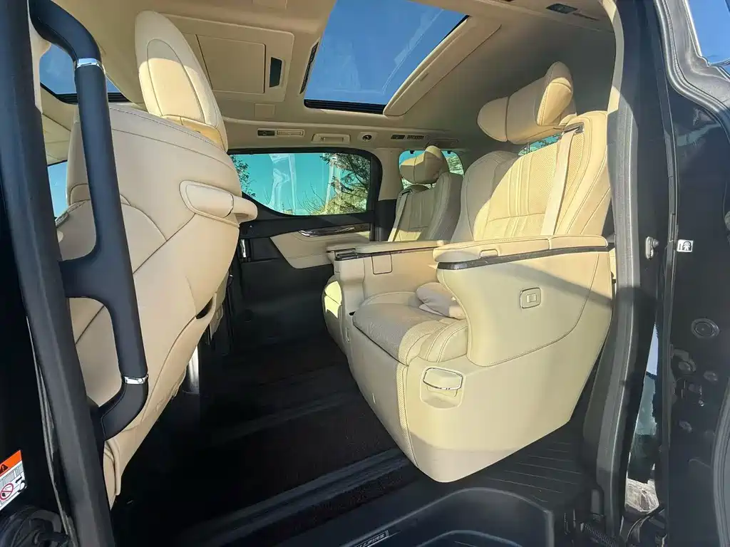 Toyota Vellfire 2023 — фото 8