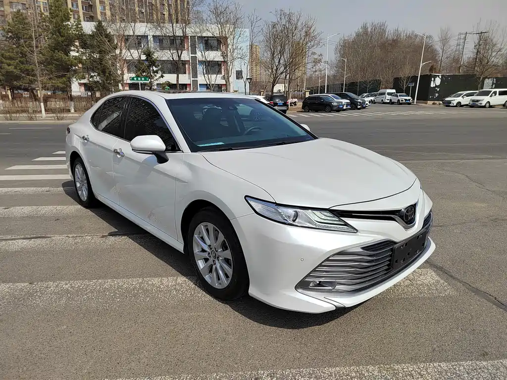 Toyota Camry 2020 — фото 2
