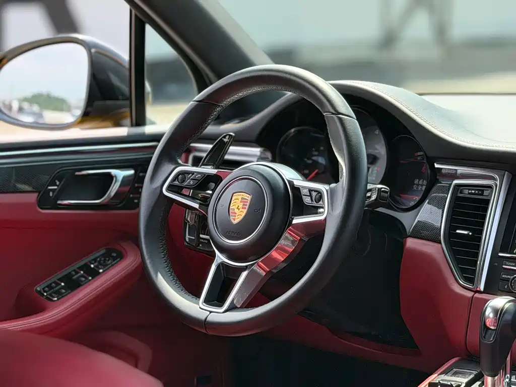 Porsche Macan 2015 — фото 16