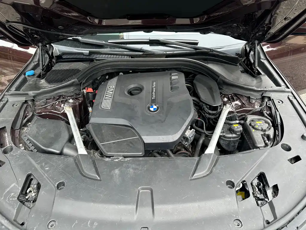 BMW 6 Series GT 2018 — фото 11