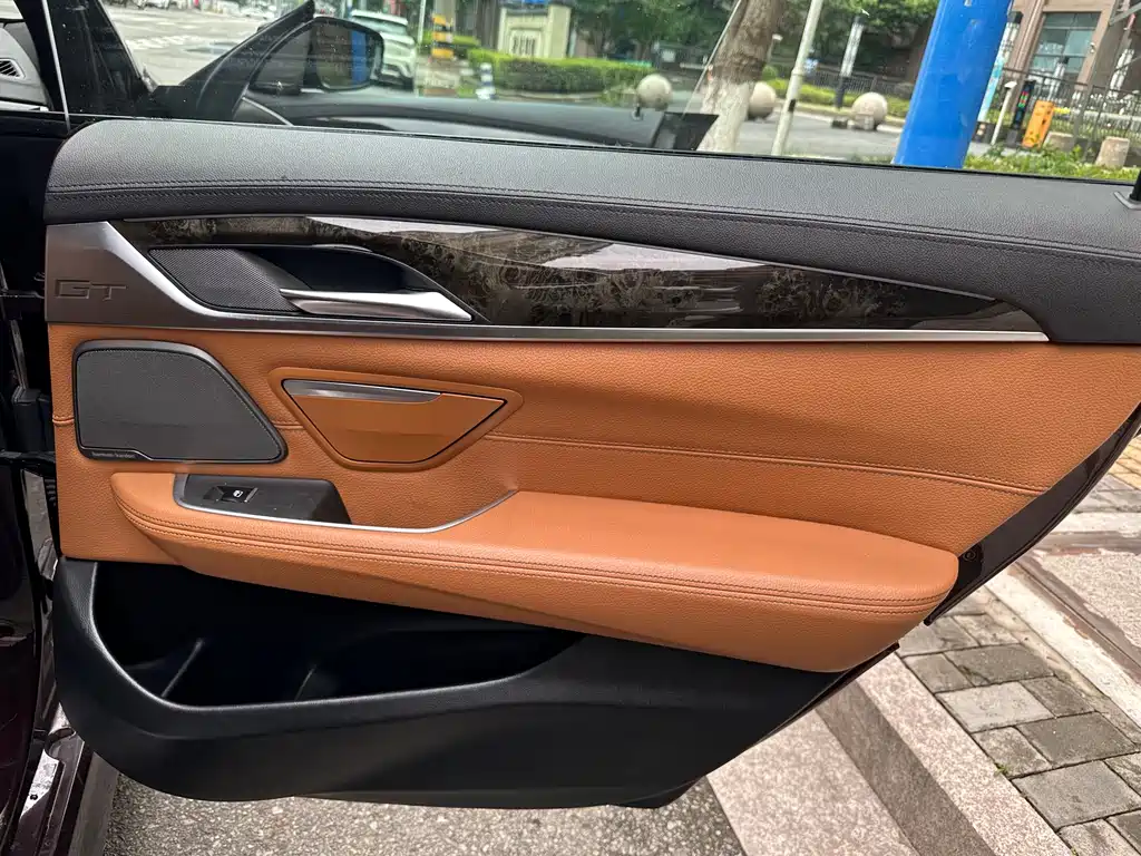 BMW 6 Series GT 2018 — фото 19