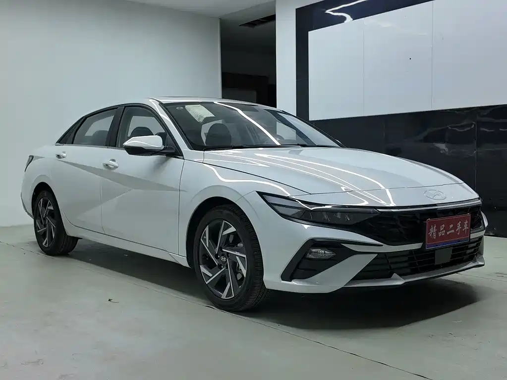 Hyundai Elantra 2025 — фото 3