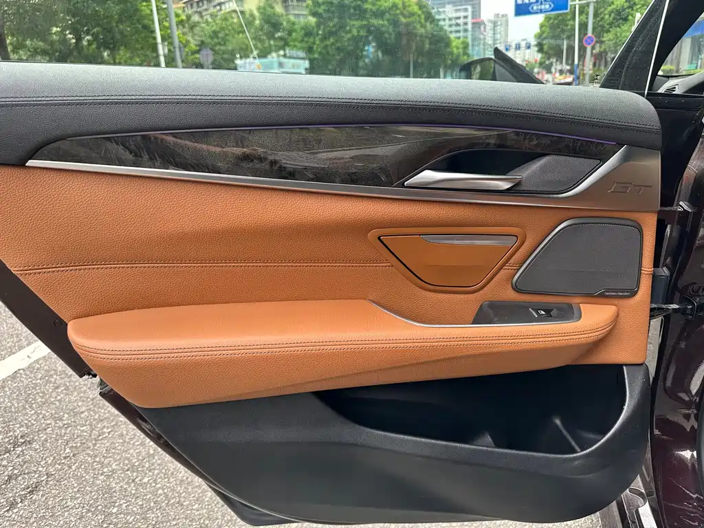 BMW 6 Series GT 2018 — фото 17