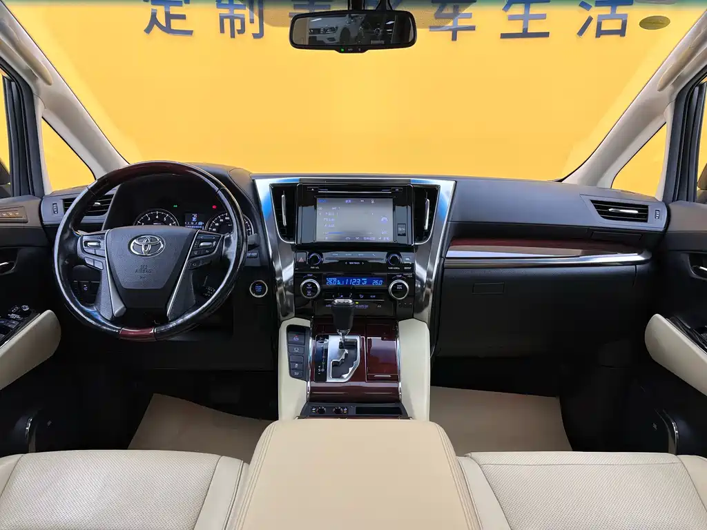 Toyota Alphard 2017 — фото 15